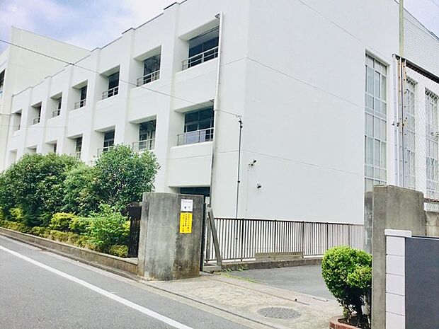 武蔵野市立第三中学校(約1,354m)