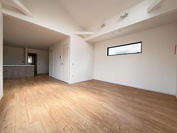 【リビング】リビングはご家族やお客様との時間など、多くの時を刻む空間。建築家が吟味を重ねたこだわりの設計です。