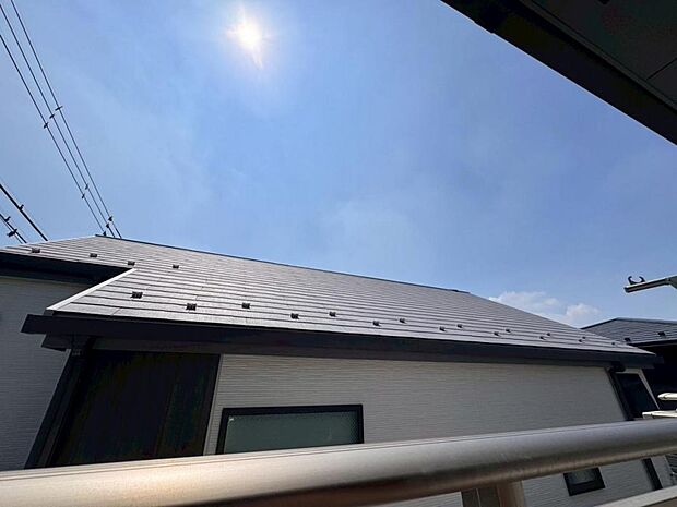 【眺望】陽当たり・通風・開放感・眺望に恵まれた環境です。周辺は高い建物がなく青い空が遠くまで広がります。