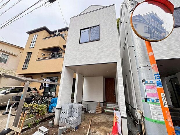 【外観】木造3階建て設計、4LDK+カースペース。暮らしを豊かにサポートする仕様設備や広々としたキッチンなど魅力が詰まったお住まいです。