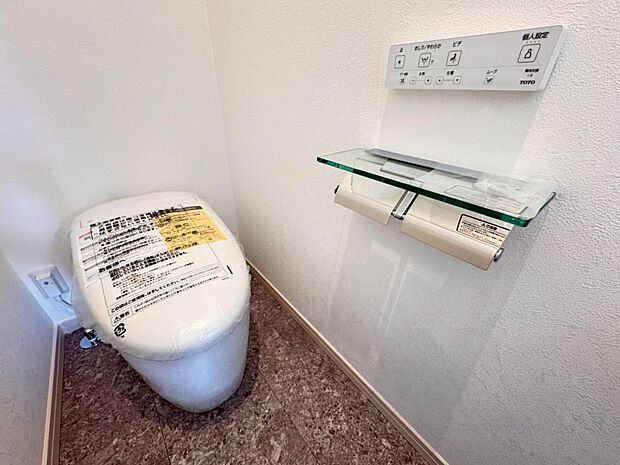 【トイレ】高機能タンクレスタイプのトイレを採用。見た目の美しさだけではなく、お手入れ・お掃除が簡単なのも重要なポイントです。