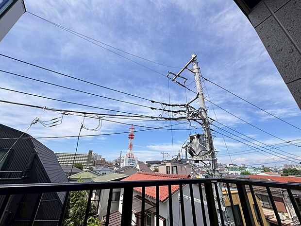 【眺望】陽当たり・通風・開放感・眺望に恵まれた環境です。周辺は高い建物がなく青い空が遠くまで広がります。