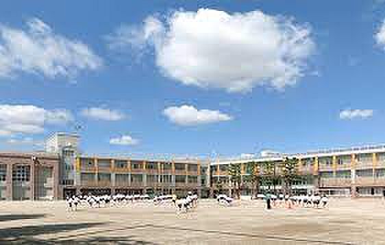 豊島区立西池袋中学校(約1,175m)
