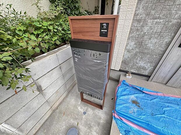 【宅配ボックス】大型宅配物もしっかり保管出来る宅配BOXが設置されております。留守中の荷物の受け渡しもスムーズに♪長期不在時もご安心いただけます。