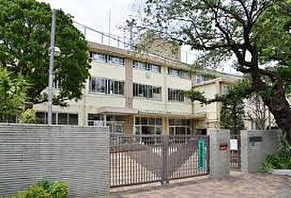 中野区立南中野中学校 969m