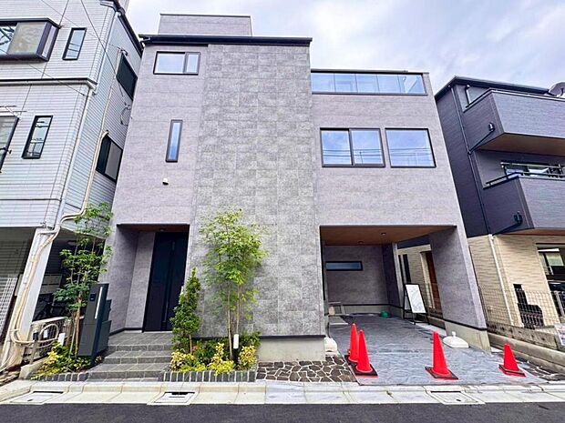 【外観】木造3階建て設計、3LDK+カースペース。暮らしを豊かにサポートする仕様設備や広々としたキッチンなど魅力が詰まったお住まいです。