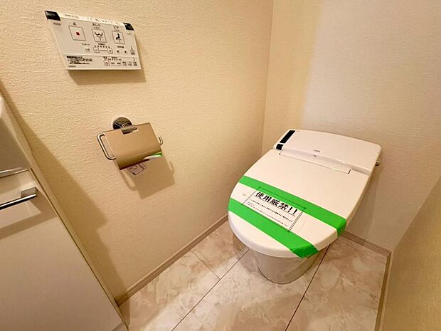 【トイレ】高機能タンクレスタイプのトイレを採用。見た目の美しさだけではなく、お手入れ・お掃除が簡単なのも重要なポイントです。
