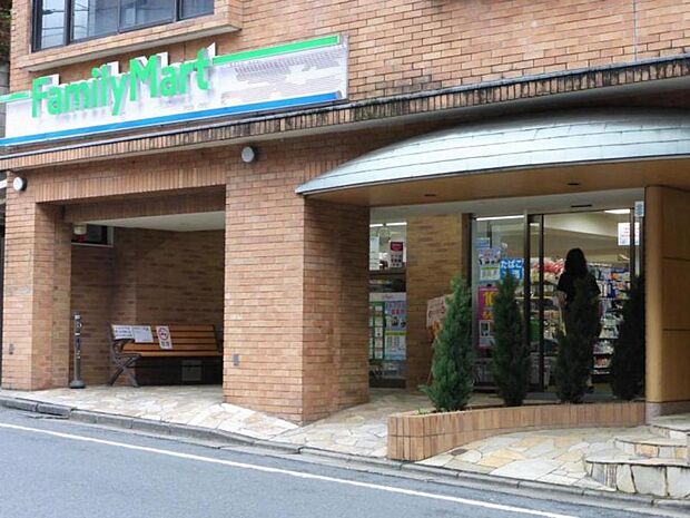 ファミリーマート 上原三丁目店(約296m)
