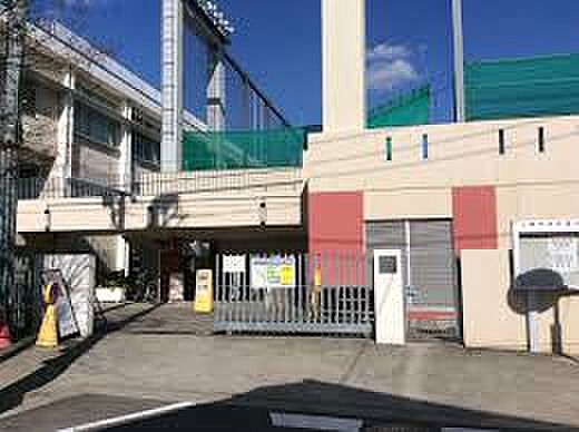 渋谷区立上原中学校(約505m)