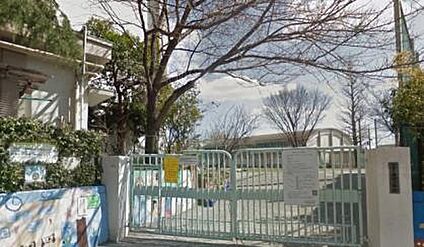杉並区立東田小学校 369m