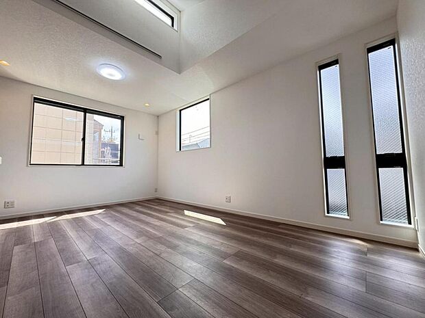 【リビング】リビングはご家族やお客様との時間など、多くの時を刻む空間。建築家が吟味を重ねたこだわりの設計です。【施工例写真】