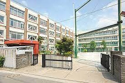 北区立滝野川紅葉中学校 653m