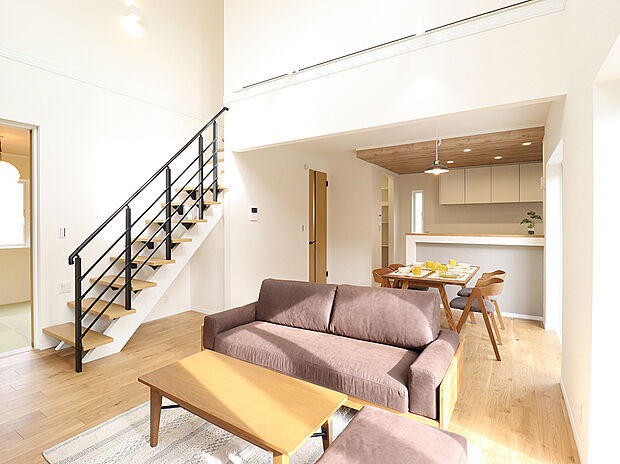 【【8号棟】LDK】吹抜を設けた19帖のLDK♪