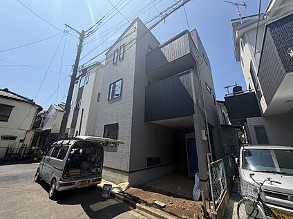 車通りの少ない閑静な住宅街に位置しております！