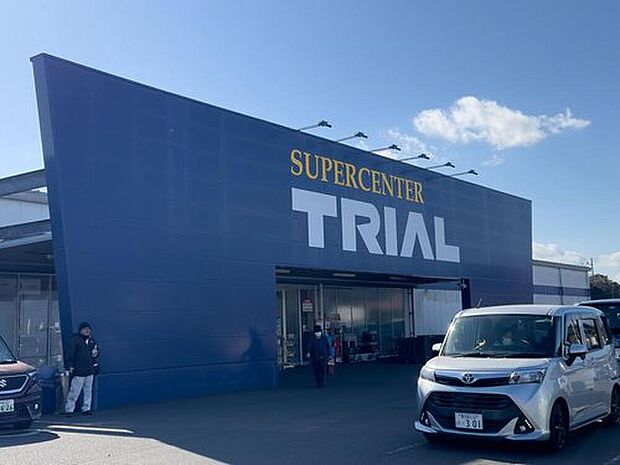 トライアル鹿屋店（約1m）