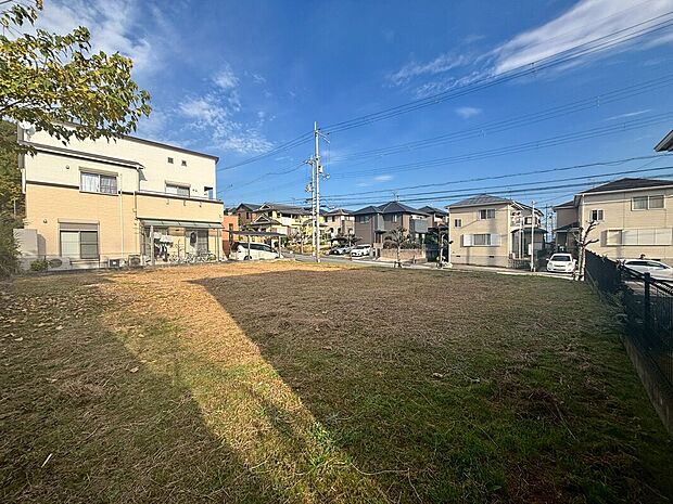 【現地土地写真】敷地内から撮影した現地の様子。約51坪のゆとりある敷地です。