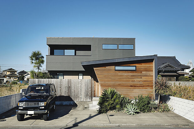 【FREAK'S HOUSE 参考プラン外観】遊び心とデザイン性を兼ね備えたFREAK’S HOUSE。アウトドアリビングを楽しめる開放的な空間で、家族や仲間と心地よい時間を過ごせます。ライフスタイルに合わせた自由な暮らしが叶います。
※掲載写真は参考プランのイメージです。