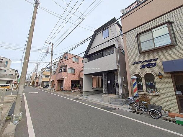 ≪内覧以外にも資金計画やライフプランに寄り添ったご提案をいたします♪≫
小中学校まで徒歩5分!近いので、お子様の登下校も安心です♪