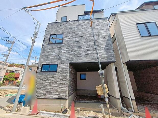 ≪現地ご案内は便利なネット予約も可能です!お気軽にお問い合わせください♪≫それぞれの方角から光が入ってくる、日当たりがよく開放感が得られる角地☆(1号棟)