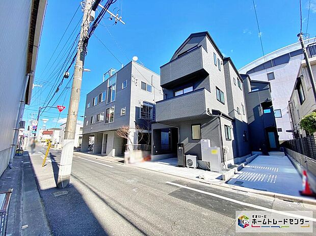 【現地外観写真】≪見学予約可能！≫
一戸建ての大きなメリットは、「自分の土地」を自由に使えること。好きなペットが飼えるほか、ガーデニングなど様々な趣味を楽しめます♪