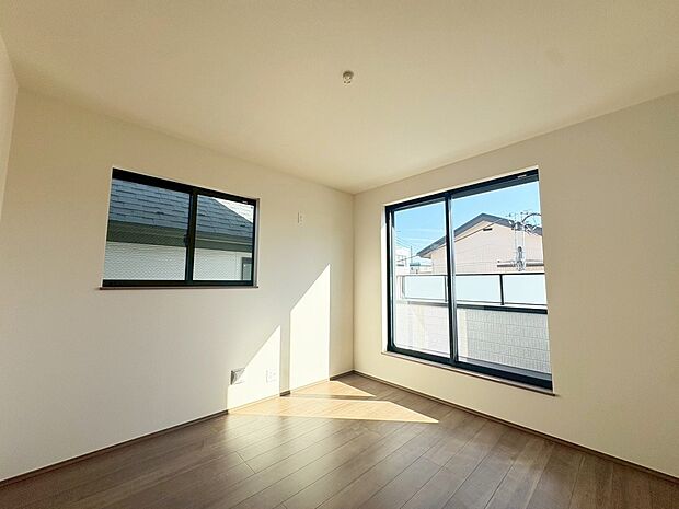 【リビング以外の居室】収納も完備しているので、お部屋はスッキリ快適なプライベート空間になります♪