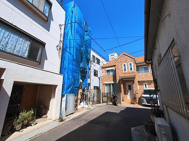 【前面道路含む現地写真】≪内覧以外にも資金計画やライフプランに寄り添ったご提案をいたします♪≫
小中学校が徒歩5分圏内で子育て世帯にも嬉しい住環境です♪