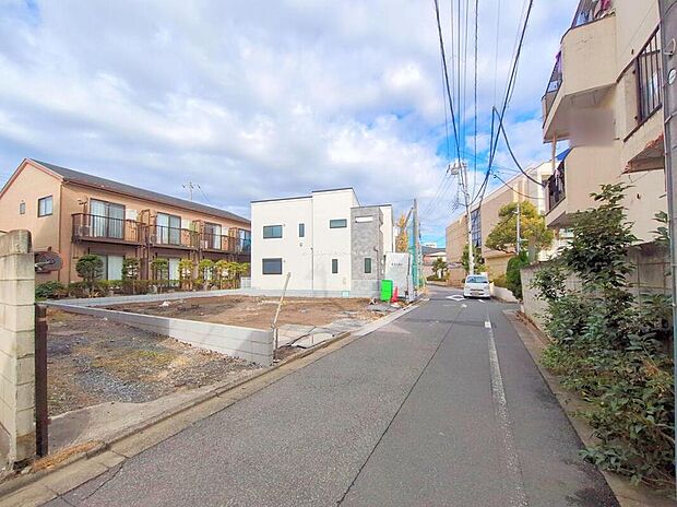 【前面道路含む現地写真】≪見学予約ができます!≫
当日のご見学予約も承ります。同じものは2つとない「夢のマイホーム」との出会いが待っているかもしれません!
