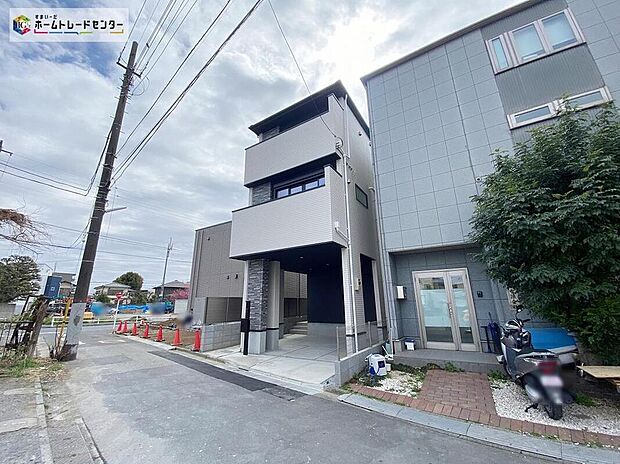 【前面道路含む現地写真】≪見学予約ができます!≫
前面道路は車通りが多くないので、お車の出し入れもラクラクです♪