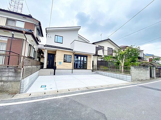 【前面道路含む現地写真】完成済み、実物をじっくりチェックできます!現地をご覧いただきながら、住まいの夢をお聞かせください♪