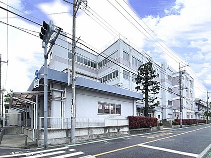 江戸川区立松江第三中学校 750m(徒歩10分)
