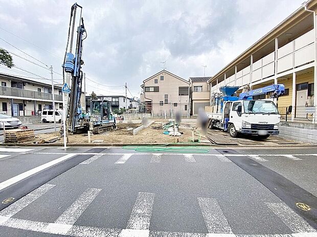 【前面道路含む現地写真】現地(2026年7月)撮影
○江戸川区立鹿本小学校まで徒歩5分。江戸川区立鹿本中学校まで徒歩3分!お子様の通学も安心ですね。