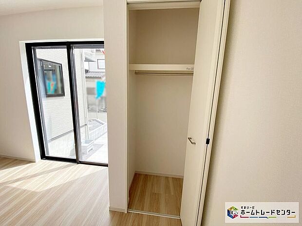 【収納】家族の共用物入にもなる、奥行のあるリビング収納。ずっと住み続ける家だから、暮らしやすさも大切に考えています。