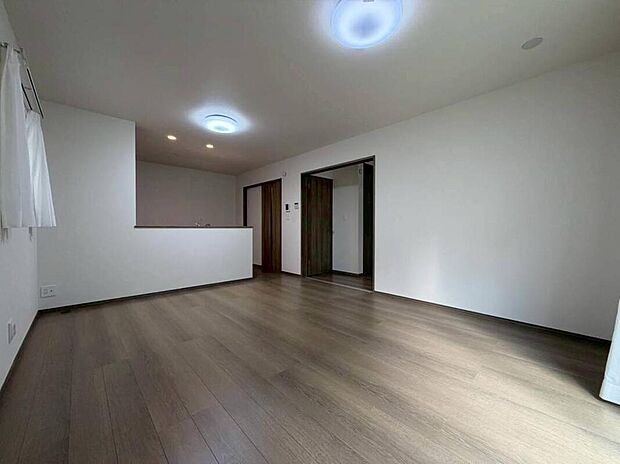 家族みんなが揃う場所だからこそ一番に陽当たりを考慮し明るくゆったりとくつろげる場所として設計しております。