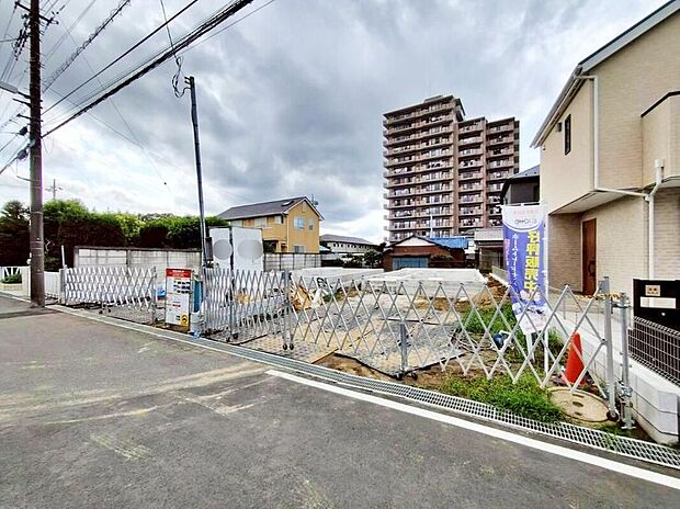 閑静な住宅地で子育て家族にピッタリ。毎日のお散歩も快適な緑に恵まれたエリアで、自然に包まれた穏やかな暮らしを実現するための、ゆとりある住環境が整っています。