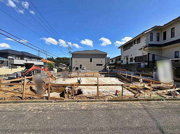 閑静な住宅地で子育て家族にピッタリ。毎日のお散歩も快適な緑に恵まれたエリアで、自然に包まれた穏やかな暮らしを実現するための、ゆとりある住環境が整っています。緑の潤いを感じながらホッと生活できそう。