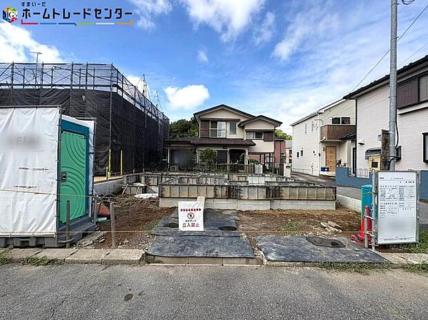 ※現地（2026年9月）撮影
閑静な住宅地で子育て家族にピッタリ。毎日のお散歩も快適な緑に恵まれたエリアで、自然に包まれた穏やかな暮らしを実現するための、ゆとりある住環境が整っています。
