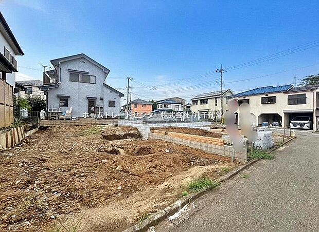 美しい緑と良好な住環境が守られてきたこの街に、新築戸建てが誕生致します。穏やかな空気の流れる落ち着いた住環境です。ぜひ、現地へ足をお運びいただき実際の環境・陽当たりをご確認下さいませ♪