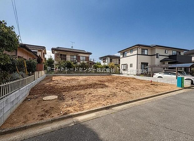 【当物件につきましては、営業スタッフがご案内いたします♪】一戸建ての大きなメリットは、「自分の土地」を自由に使えること。好きなペットが飼えるほか、ガーデニングやDIY、車やバイクの手入れなど様々な趣味