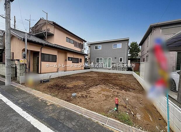 閑静な住宅地で子育て家族にピッタリ。毎日のお散歩も快適な緑に恵まれたエリアで、自然に包まれた穏やかな暮らしを実現するための、ゆとりある住環境が整っています。
【現地2026年9月撮影】