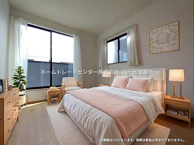 【洋室】ダブルベッドのサイズのベッドを配置しても十分な広さを確保できる寝室です♪住んでから後悔しないために、そして何よりゆっくりと安眠できるよう、居心地がよく快適に過ごせる寝室の空間づくりにこだわりましょう。