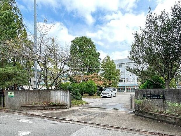 八千代市立村上東中学校（約1,600m）