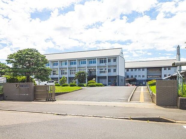 成田市立西中学校（約1,200m）