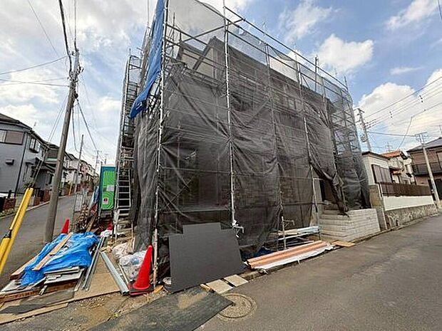 【前面道路含む現地写真】当物件のご案内につきましては、営業スタッフが丁寧に御対応します♪休日、お仕事帰りなど、ご都合に合わせていつでもご案内いたします♪周辺環境と併せて、実際に現地をご確認ください♪