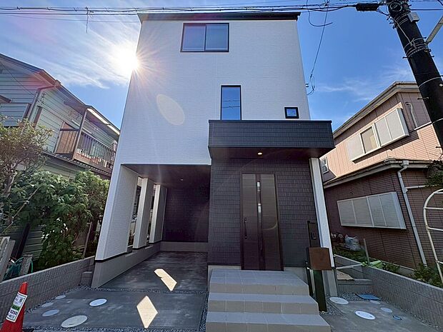 【現地外観写真】当物件のご案内につきましては、営業スタッフが丁寧に御対応します♪休日、お仕事帰りなど、ご都合に合わせていつでもご案内いたします♪周辺環境と併せて、実際に現地をご確認ください♪