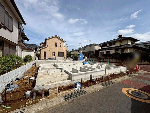 【前面道路含む現地写真】平日・土日祝日やお仕事帰りなどお客様のご都合に合わせて、営業スタッフが誠心誠意真心込めて御対応してます♪

