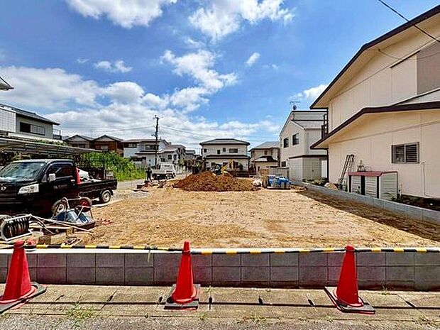 【前面道路含む現地写真】この風景が暮らしの一部に。毎日がイキイキと笑顔溢れる暮らしの始まりです♪ぜひ一度この見晴らしを体感してみませんか♪ご内見ご希望の際はぜひお気軽にご連絡下さい♪ 【7/10撮影】