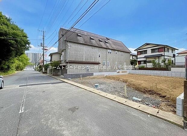 【前面道路含む現地写真】※現地造成中(2026年7月)
耐震性能に自信のある『飯田グループの家』!お客様を守る大切な住宅だからこそ、第3者の検査を受けて安心して住んでいただける住宅を建てております。