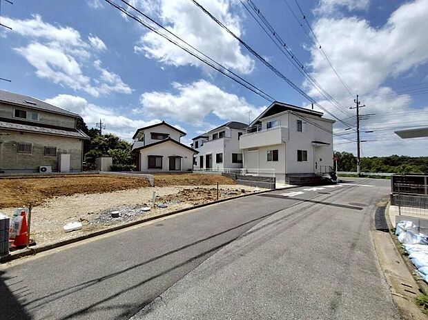 【現地外観写真】※現地造成中(2026年7月)
当日のご見学予約も承ります。同じものは2つとない「夢のマイホーム」との出会いが待っているかもしれません♪