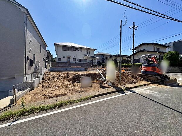 【現地写真】毎日のお散歩も快適な緑に恵まれた閑静な住宅地は、伸び伸びスローライフを叶えてくれます。自然豊富な季節の移ろいを身近に感じられる環境で子育てすれば、お子様もきっと素直に成長してくれるはずです！