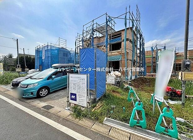 【現地外観写真】美しい緑と良好な住環境が守られてきたこの街に、新築戸建てが12棟誕生致しました。穏やかな空気の流れる落ち着いた住環境です。ぜひ、現地へ足をお運びいただき実際の環境・陽当たりをご確認下さい。